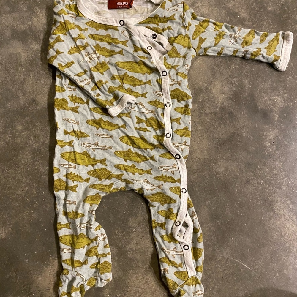 Milkbarn 6-9 months fish snap footie